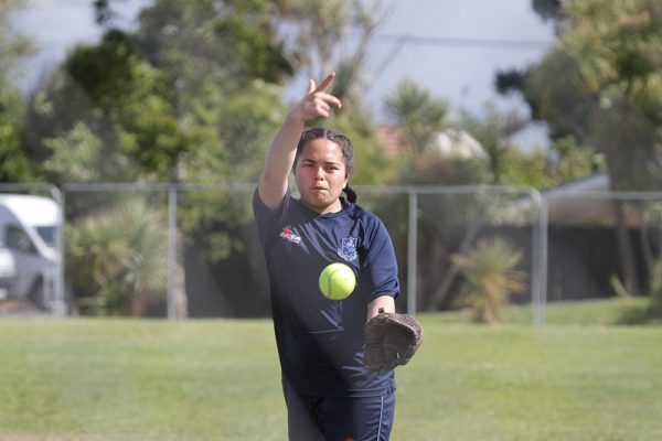 017-Softball-Jnr-Girls-v-Massey-High-School---02