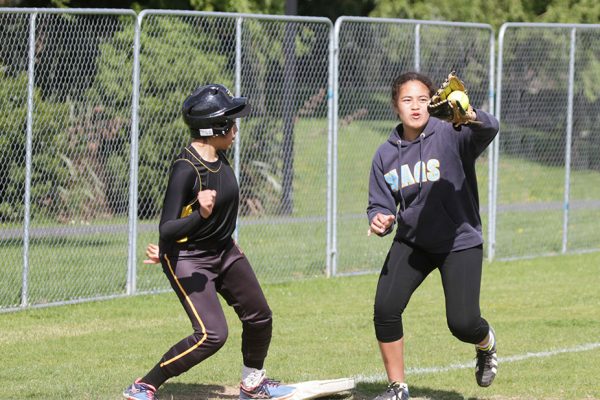 017-Softball-Jnr-Girls-v-Massey-High-School---04