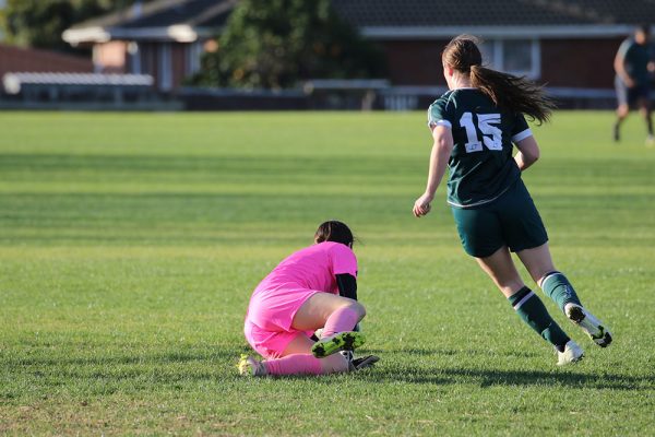 -021--Fball-Girls-v-Pak-Coll-APC-----021