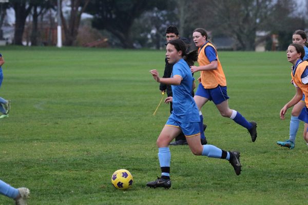 2022-Fball-Jnr-Girls--A-v-St-Kents020