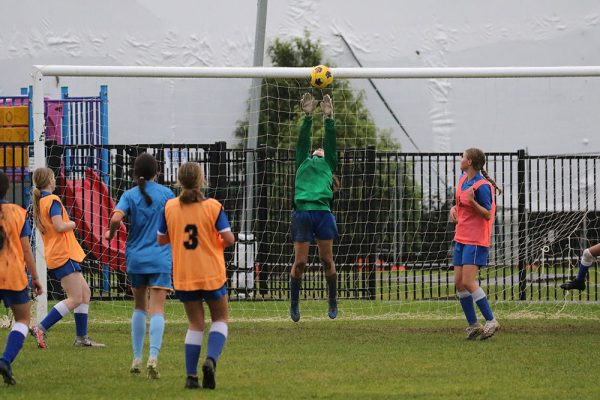 2022-Fball-Jnr-Girls--A-v-St-Kents025